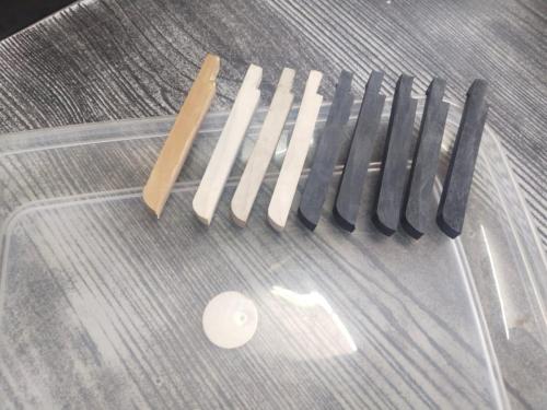 RETRIED RUBBER FINGER